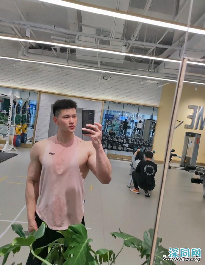 扒出这枚厚嘴唇大鼻子模特,满身肌肉,荷尔蒙爆棚 扒出这枚厚嘴唇大鼻子模特,满身肌肉,荷尔蒙爆棚