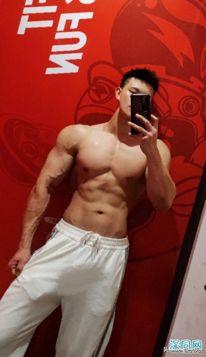 扒出这枚厚嘴唇大鼻子模特,满身肌肉,荷尔蒙爆棚 扒出这枚厚嘴唇大鼻子模特,满身肌肉,荷尔蒙爆棚