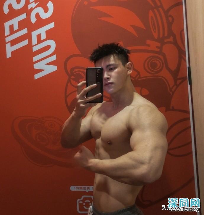 扒出这枚厚嘴唇大鼻子模特,满身肌肉,荷尔蒙爆棚 扒出这枚厚嘴唇大鼻子模特,满身肌肉,荷尔蒙爆棚