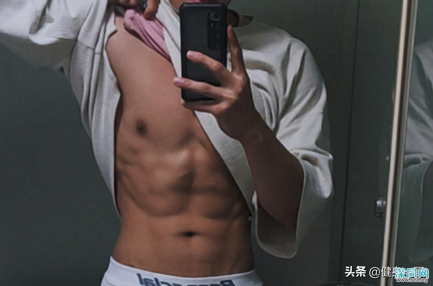 扒出这枚厚嘴唇大鼻子模特,满身肌肉,荷尔蒙爆棚 扒出这枚厚嘴唇大鼻子模特,满身肌肉,荷尔蒙爆棚