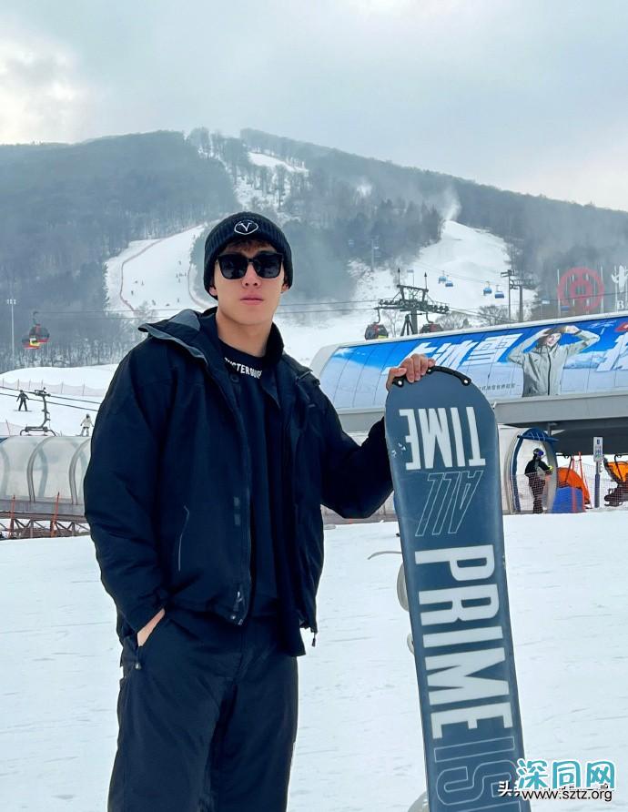 体育生追求冰雪氛围感,雾凇林里脱掉上衣拍肌肉大片 体育生追求冰雪氛围感,雾凇林里脱掉上衣拍肌肉大片