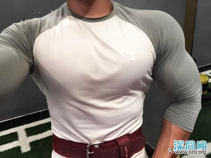 满身肌肉的新疆大男孩,前凸后翘,帅气逼人 满身肌肉的新疆大男孩,前凸后翘,帅气逼人