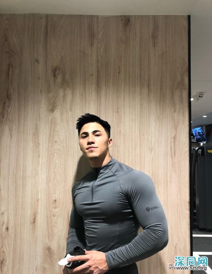 满身肌肉的新疆大男孩,前凸后翘,帅气逼人 满身肌肉的新疆大男孩,前凸后翘,帅气逼人