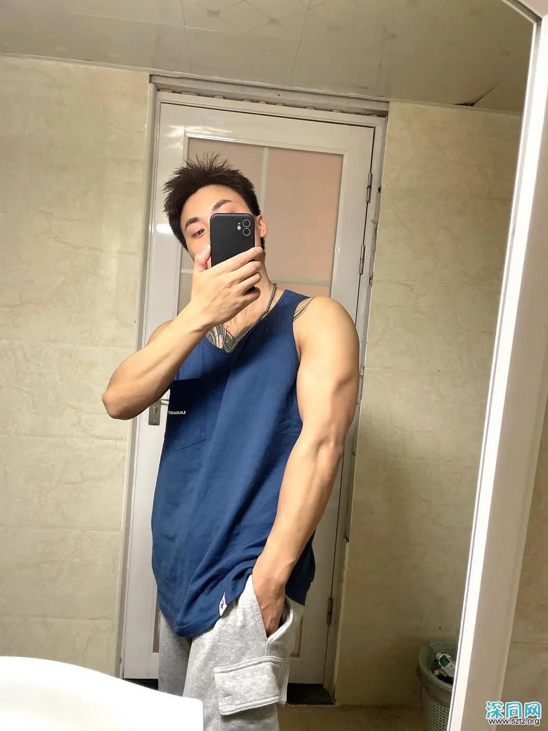 身材火辣性感还有点纹身的男生你会喜欢嘛? 身材火辣性感还有点纹身的男生你会喜欢嘛?