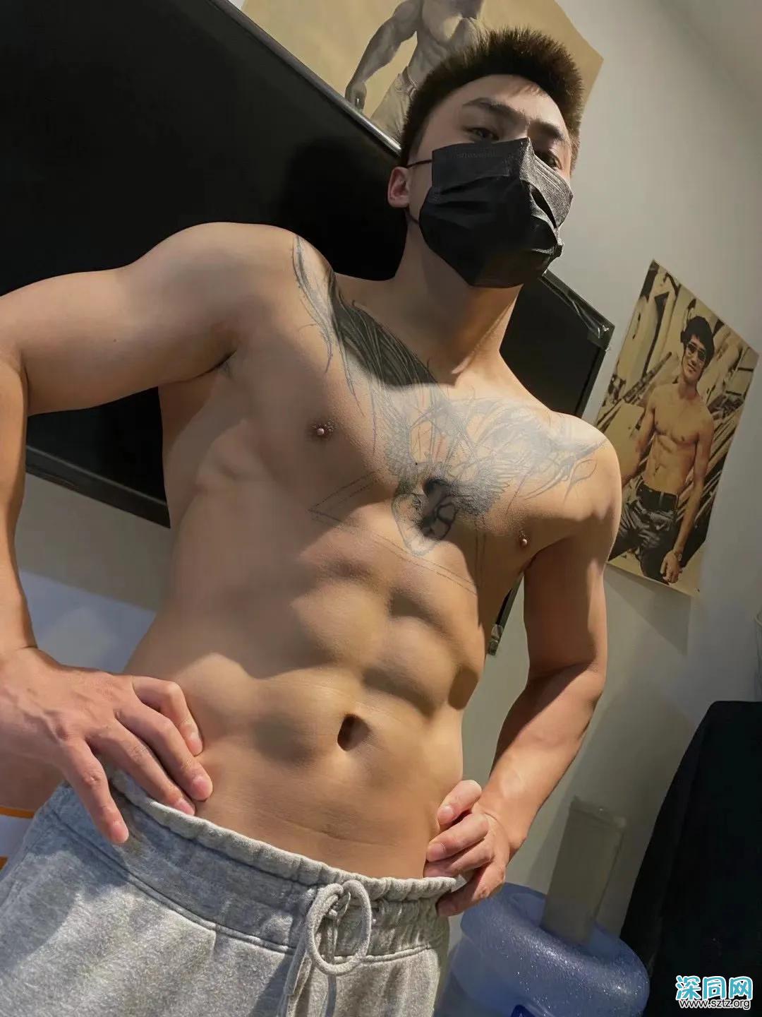 身材火辣性感还有点纹身的男生你会喜欢嘛? 身材火辣性感还有点纹身的男生你会喜欢嘛?