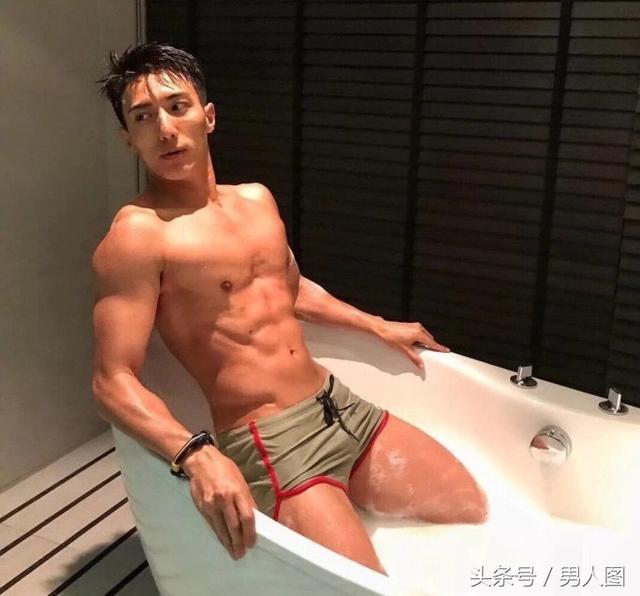 一个超man肌肉男神，好身材秀不停，女生看了直呼想嫁给他？